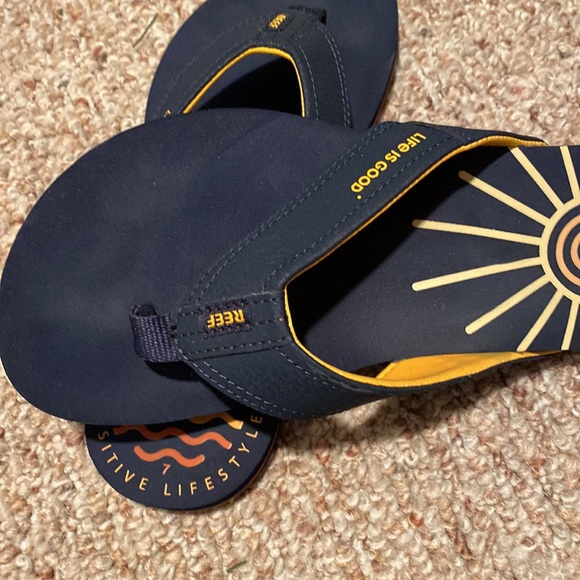 NWOT life is good flip flops - Picture 2 of 5